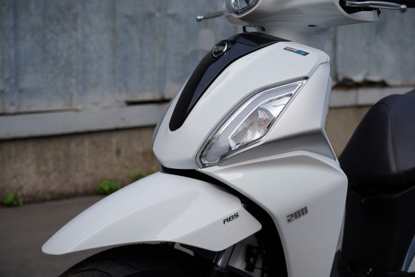 Скутер SYM (Сим) Symphony ST 200 белый с ПТС | Мототека