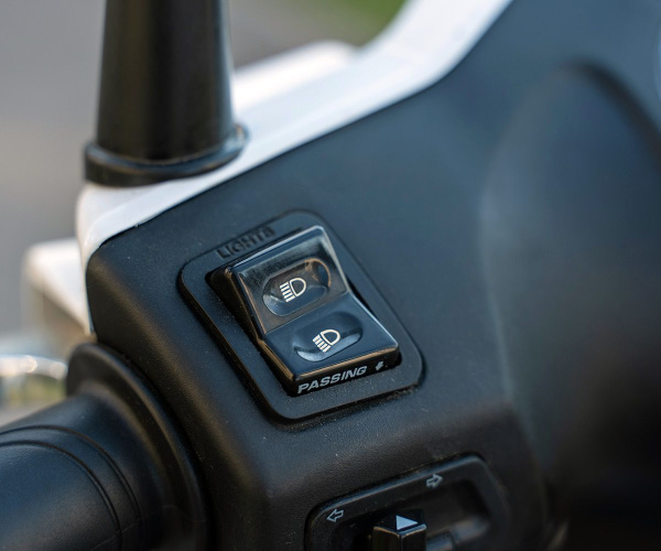 Скутер SYM (Сим) Orbit 50 красный + мотошлем SYM серый | Мототека